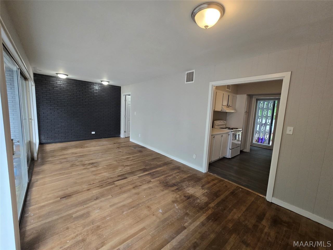 3737 Wesley Dr - Photo 2 of 15