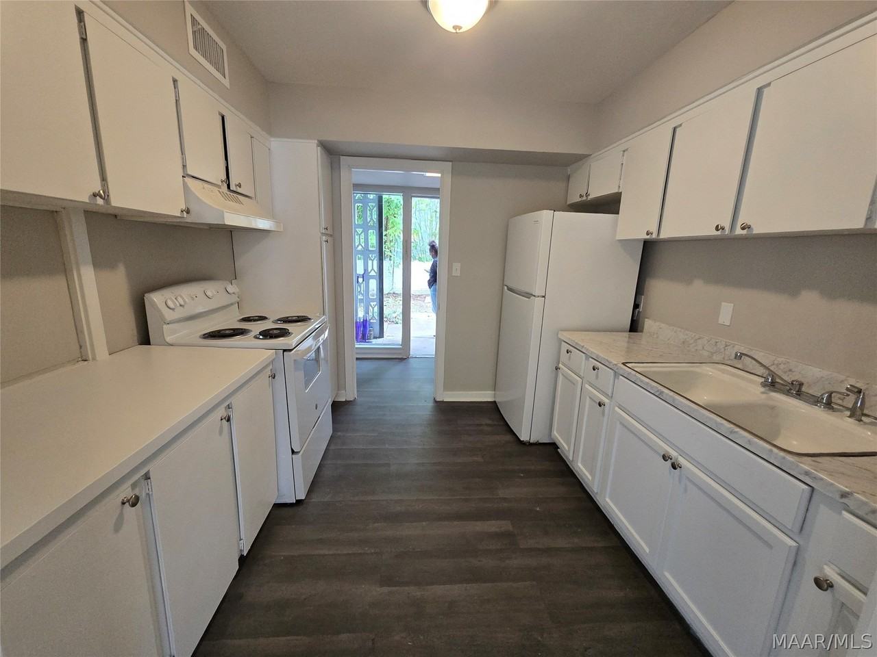 3737 Wesley Dr - Photo 3 of 15