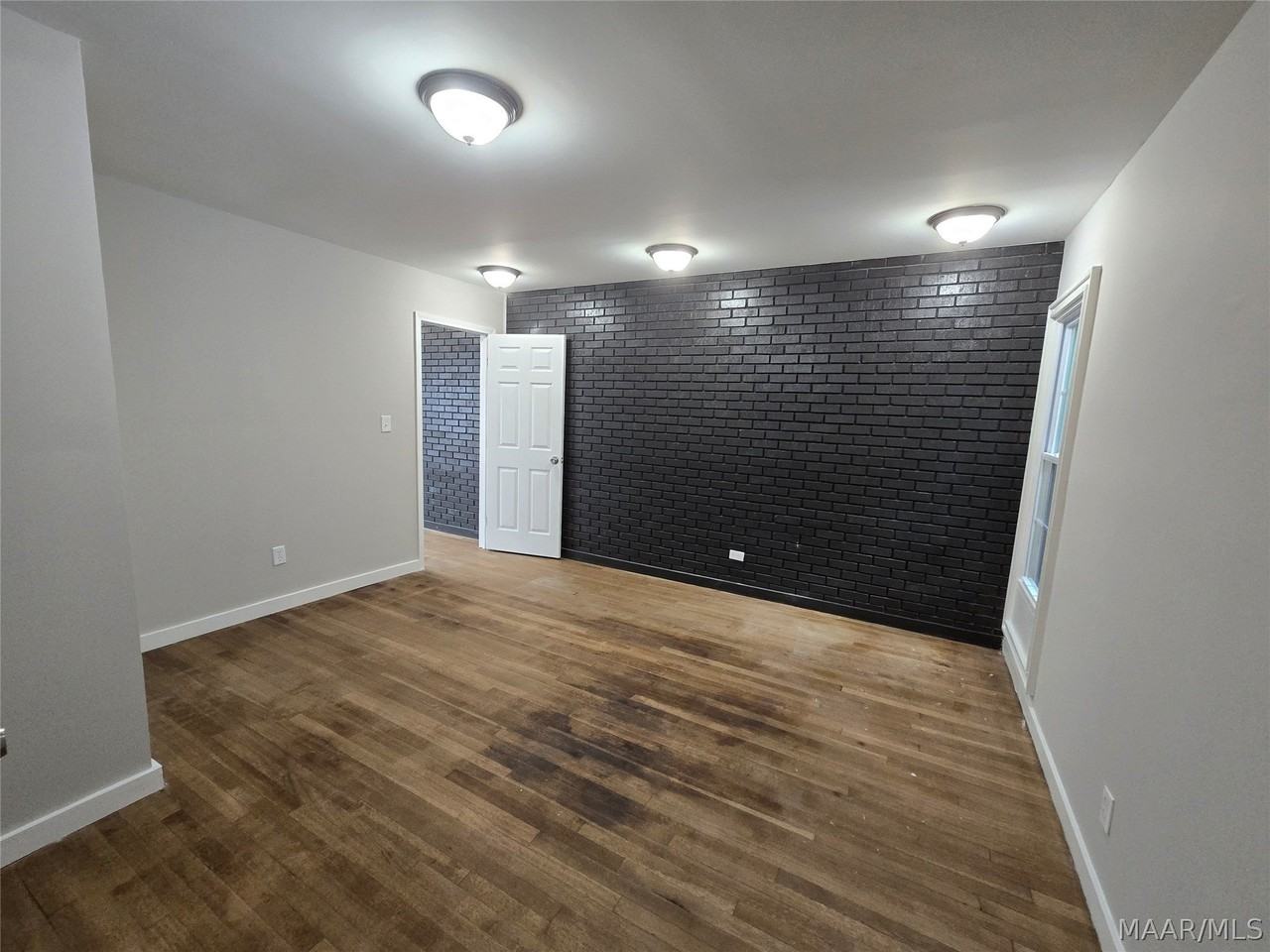3737 Wesley Dr - Photo 5 of 15