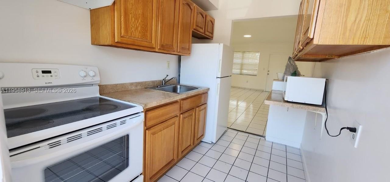 3670 Sw 10th St #10B - Photo 2 of 14