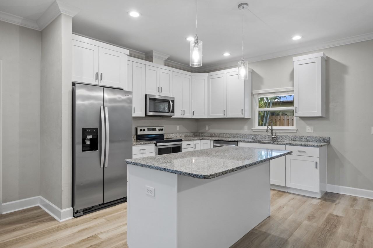 25726 Sw 19th Ave #1 - Photo 4 of 16
