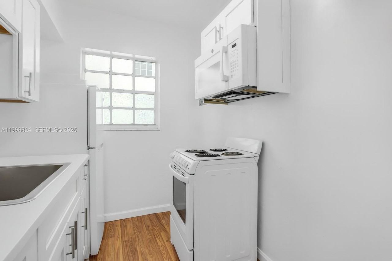 635 8th St #205 - Photo 2 of 33