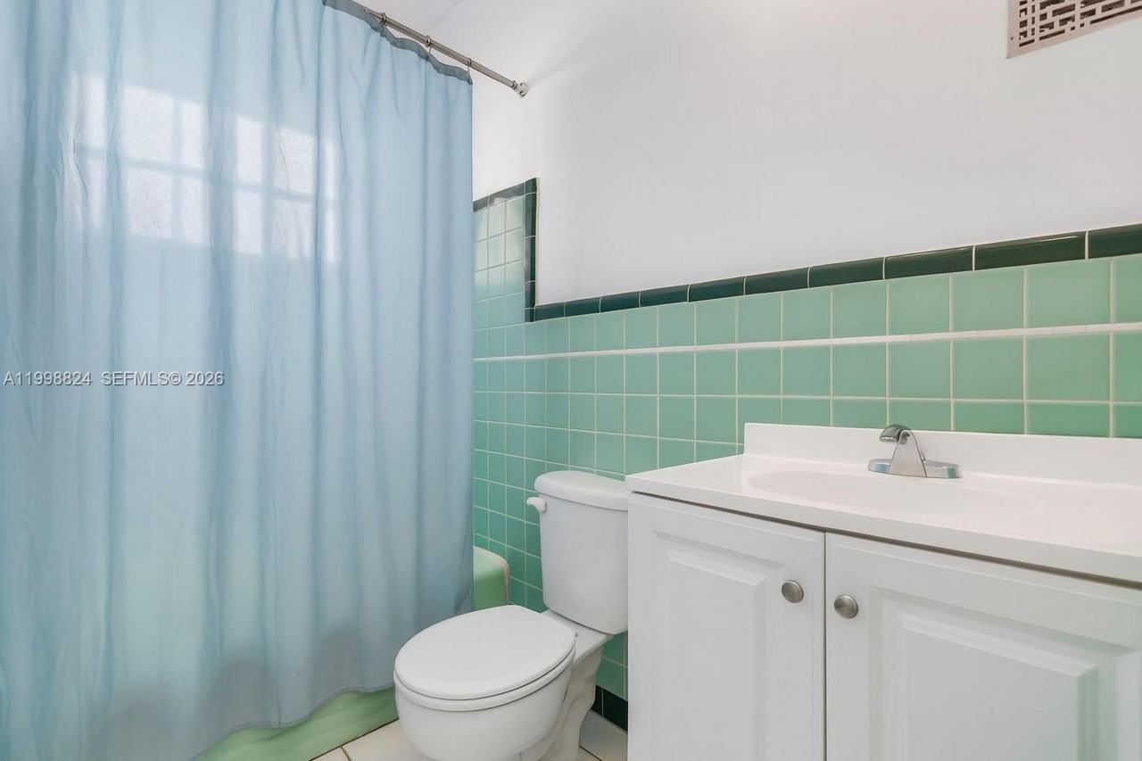 635 8th St #205 - Photo 3 of 33