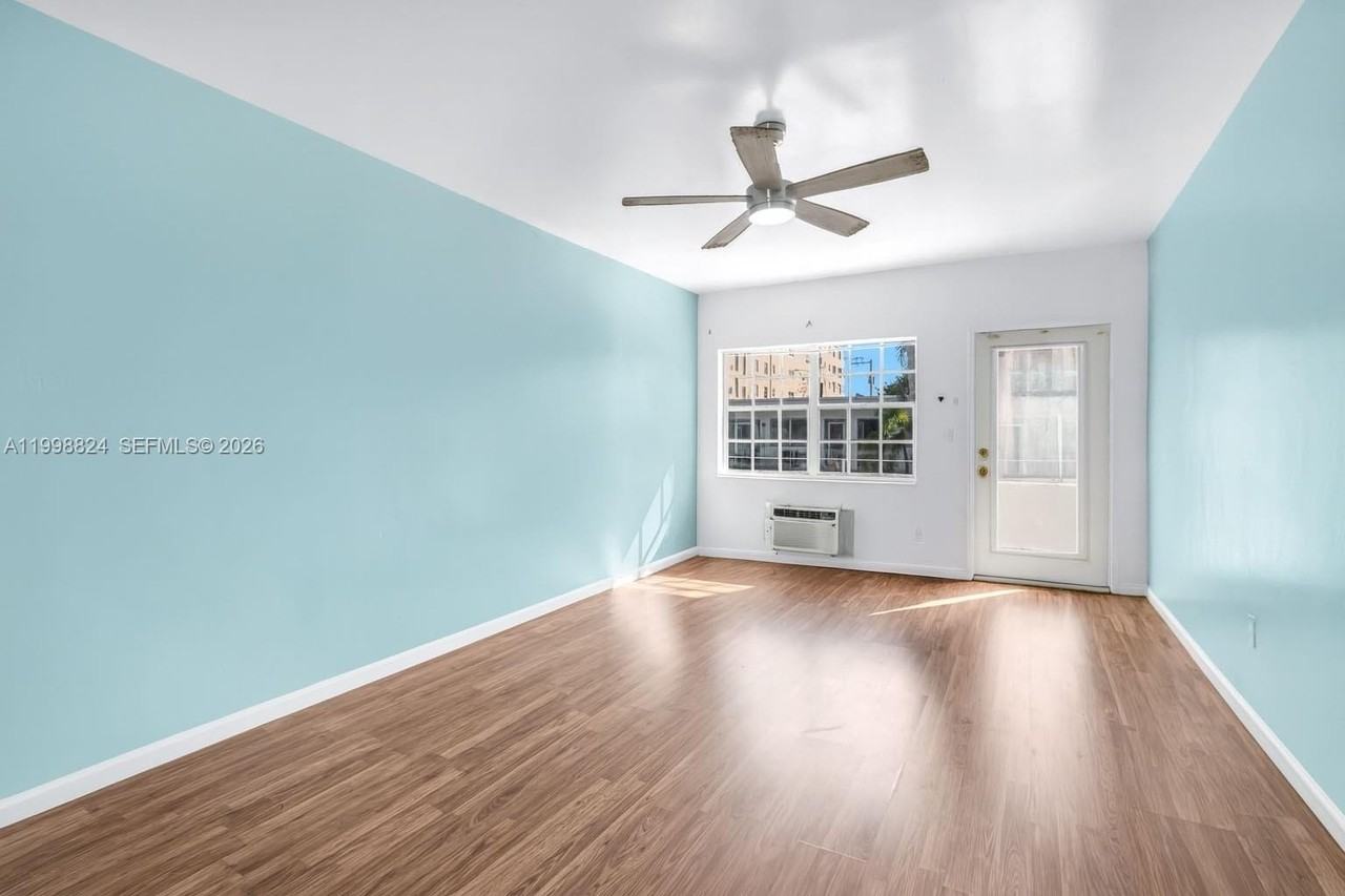 635 8th St #205 - Photo 4 of 33