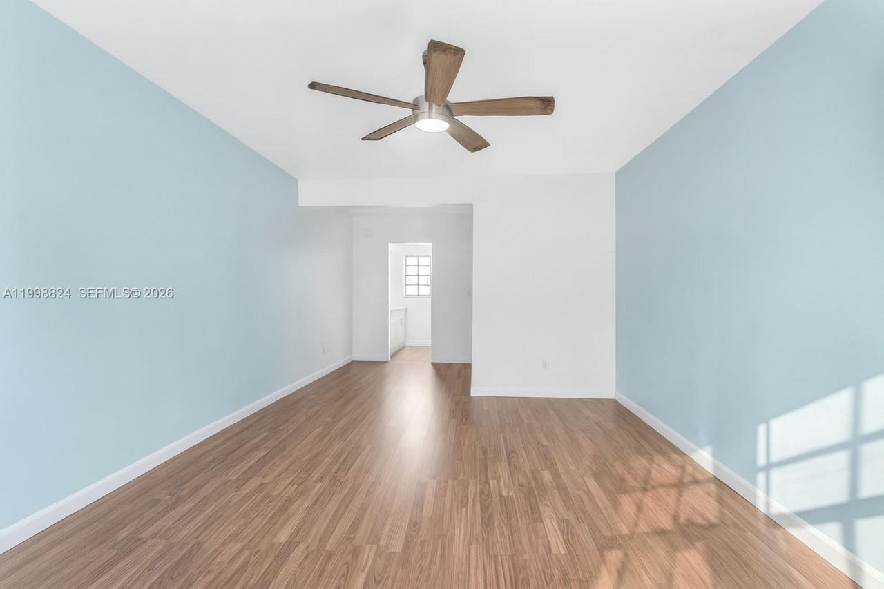 635 8th St #205 - Photo 7 of 33