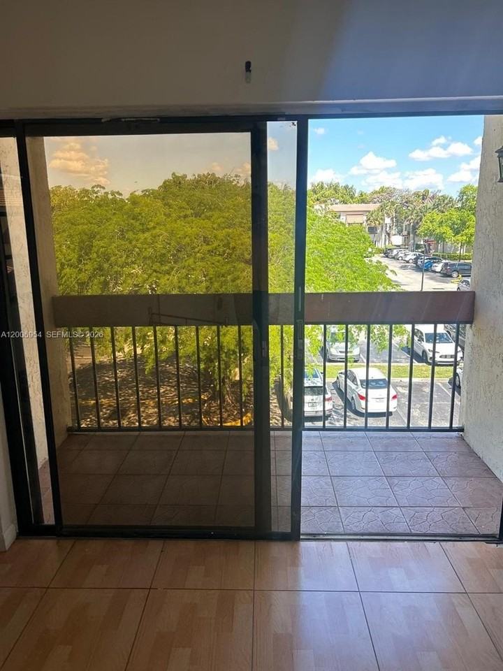 8620 Sw 149th Ave #418 - Photo 6 of 9