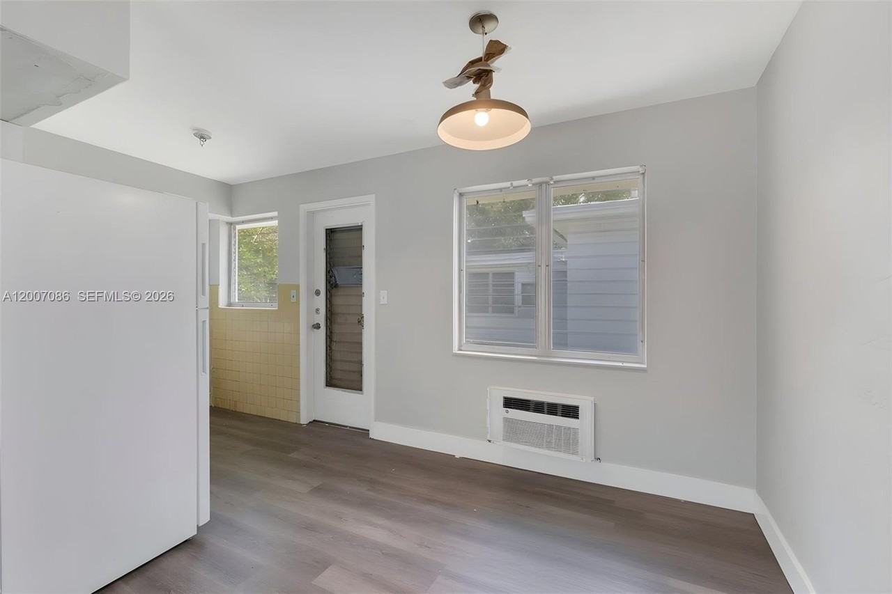 923 N 17th Ave #2 - Photo 5 of 15
