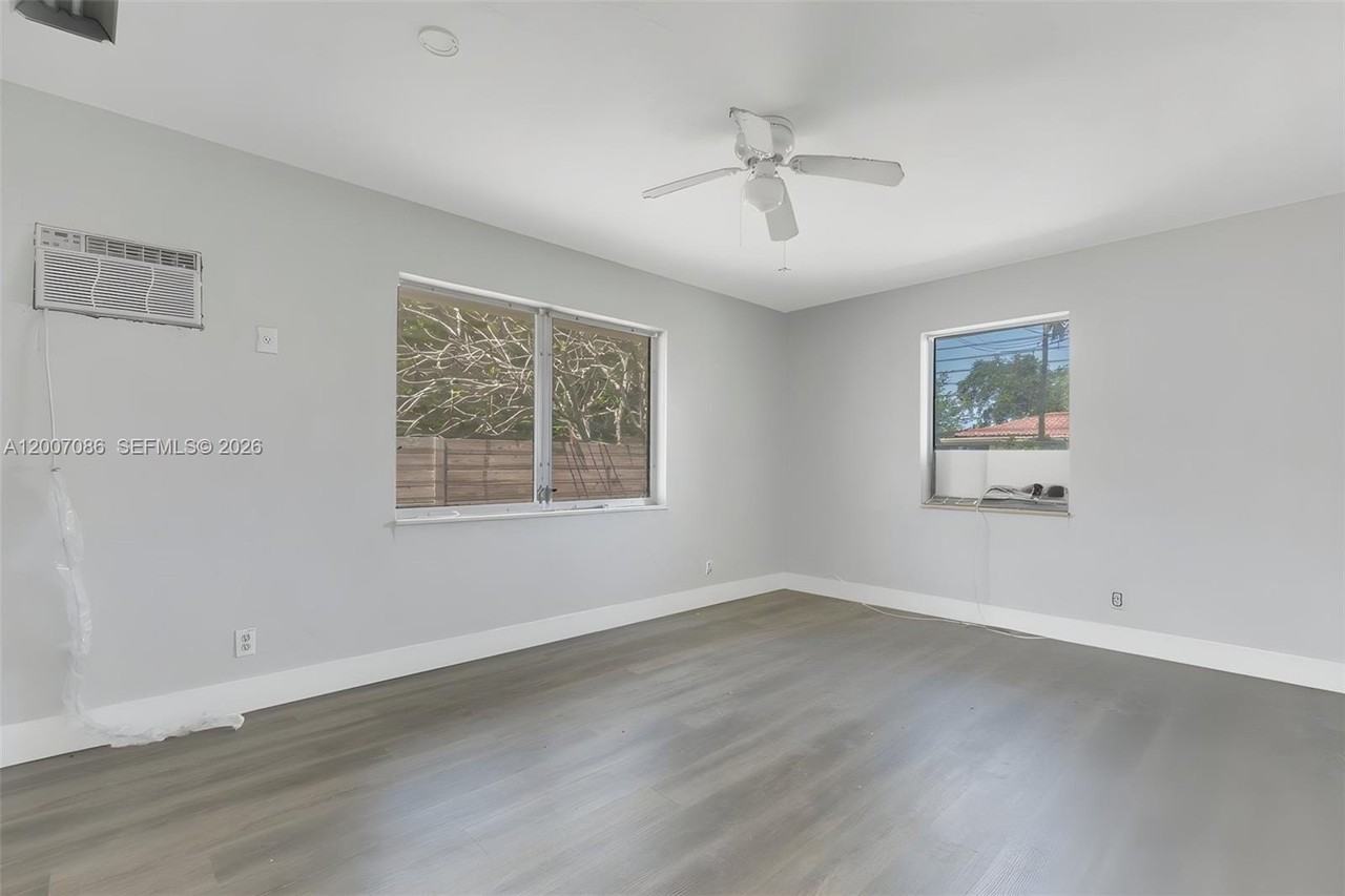 923 N 17th Ave #2 - Photo 7 of 15