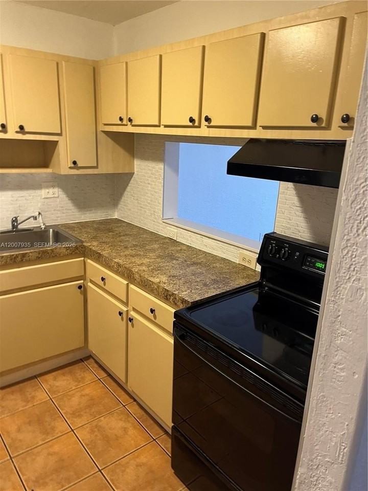 10525 Sw 112th Ave #114 - Photo 5 of 16
