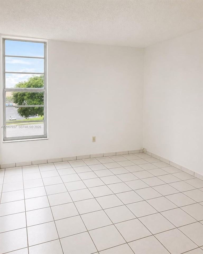 310 Fontainebleau Blvd #406 - Photo 3 of 9