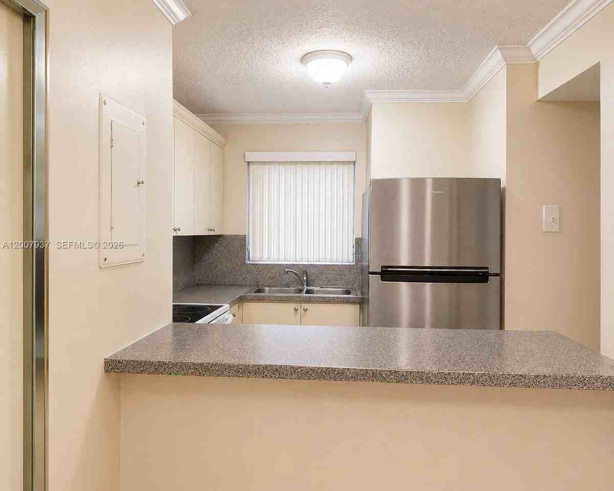 310 Fontainebleau Blvd #406 - Photo 4 of 9