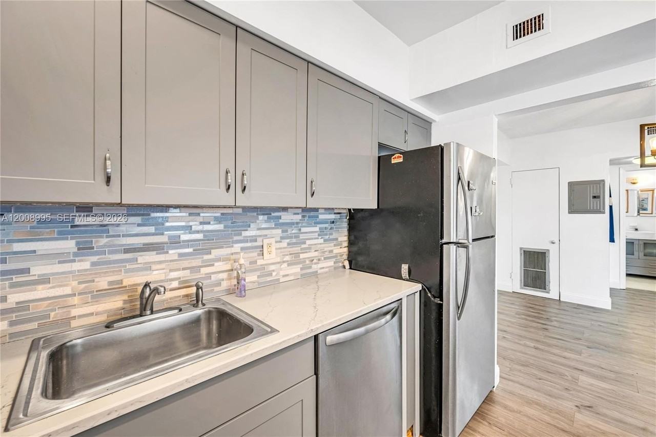 3721 Ne 170th St #2 - Photo 2 of 22