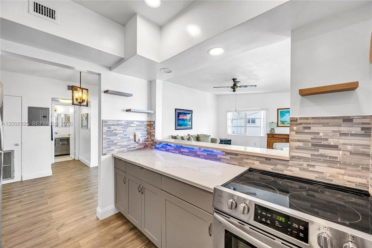 3721 Ne 170th St #2 - Photo 5 of 22