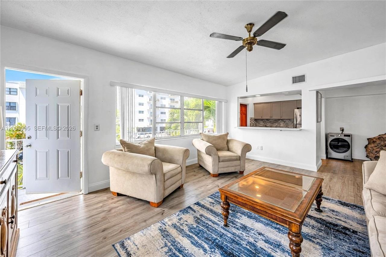 3721 Ne 170th St #2 - Photo 6 of 22