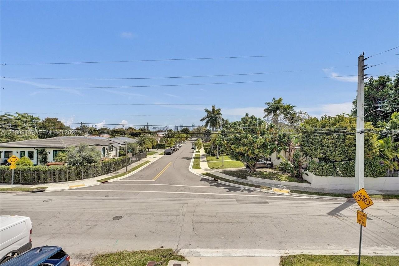 2411 Sw 16th Ter #A - Photo 7 of 29