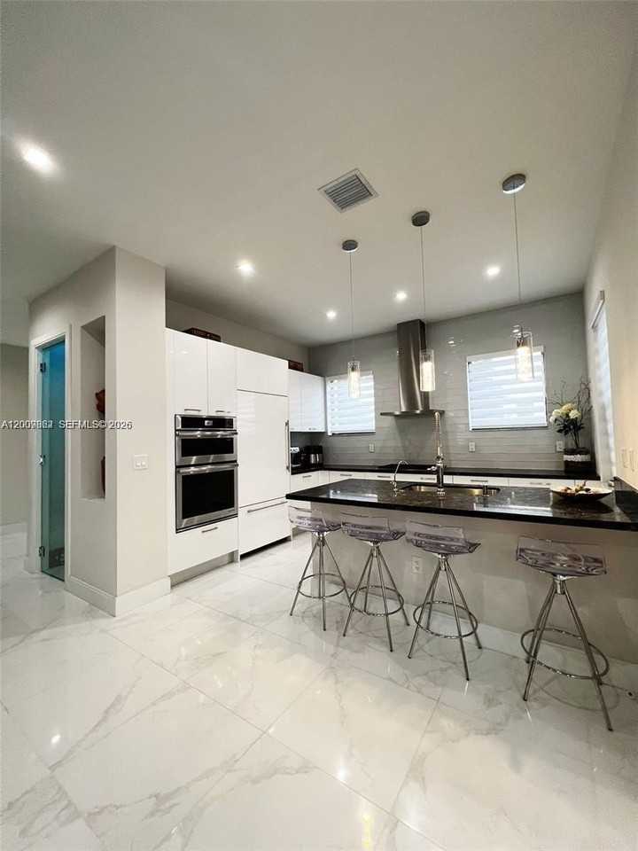 8253 Nw 47th Ln - Photo 3 of 7