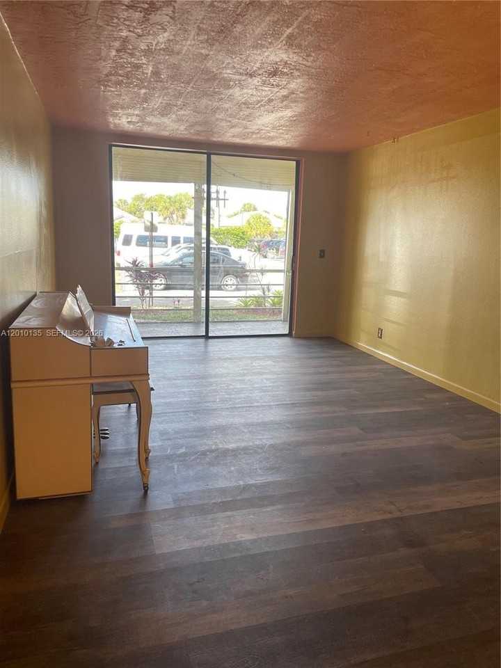 2861 Somerset Dr #107 - Photo 2 of 11