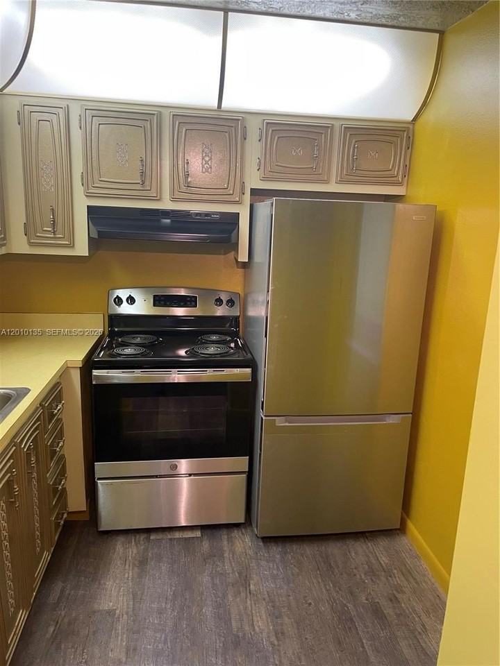 2861 Somerset Dr #107 - Photo 3 of 11