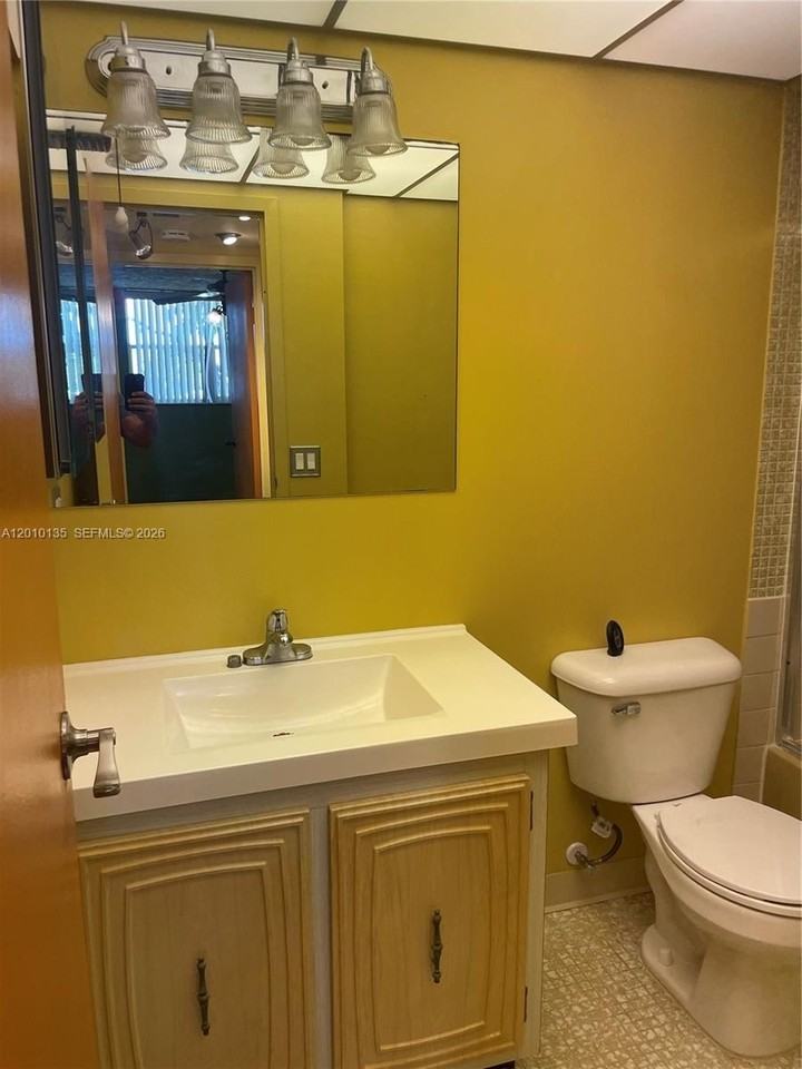 2861 Somerset Dr #107 - Photo 4 of 11
