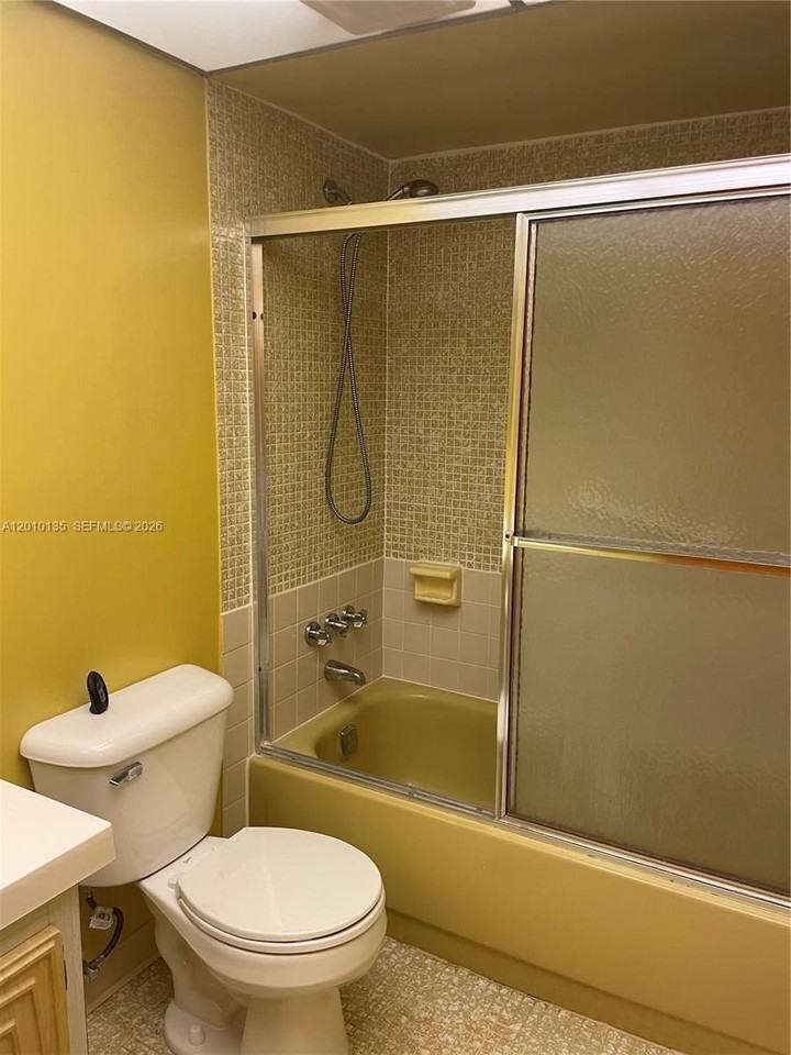 2861 Somerset Dr #107 - Photo 5 of 11