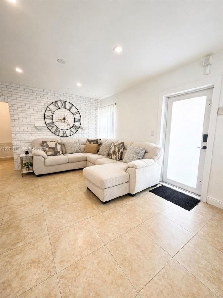 15121 Nw 29th Ave #0 - Photo 5 of 23