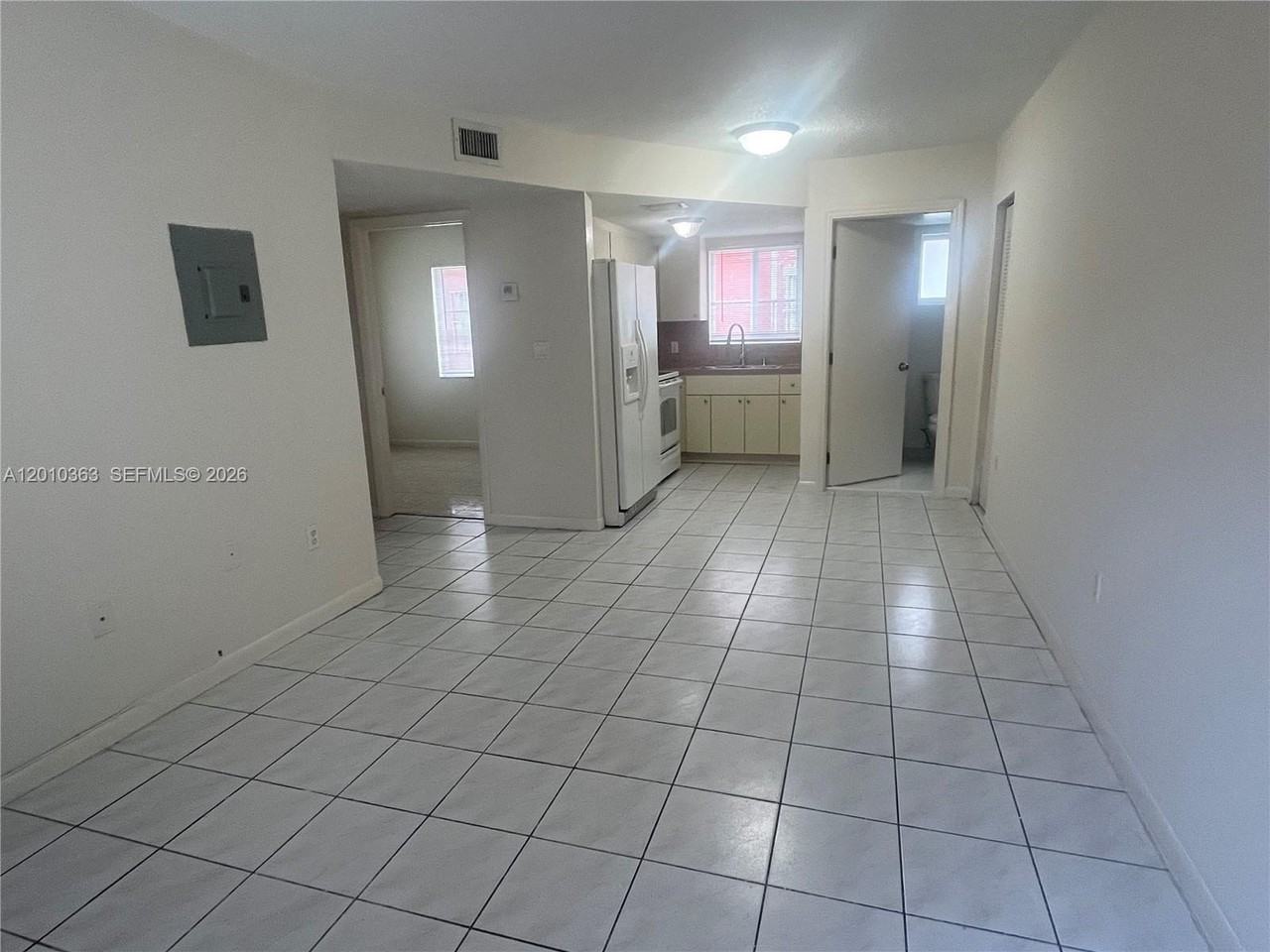 1419 Sw 22nd Ave #4 - Photo 7 of 11