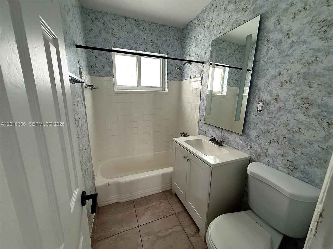1885 Sw 4th St #3 - Photo 4 of 9