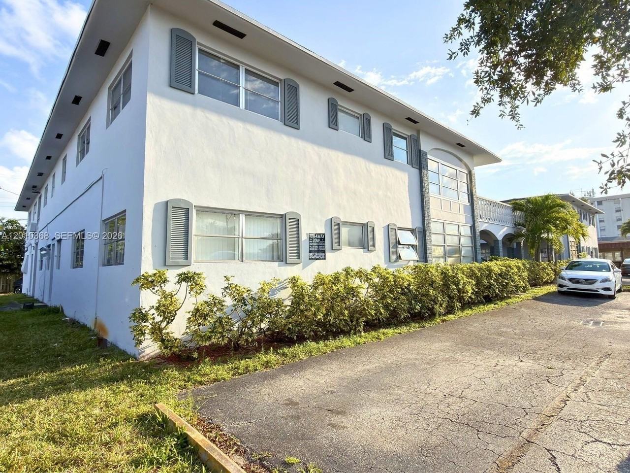 5112 Hollywood Blvd #21 - Photo 2 of 12