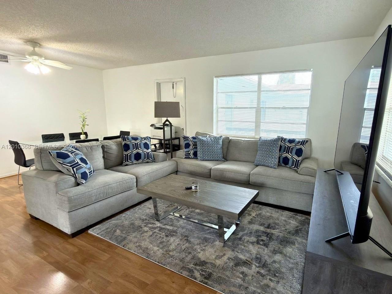 5112 Hollywood Blvd #21 - Photo 4 of 12