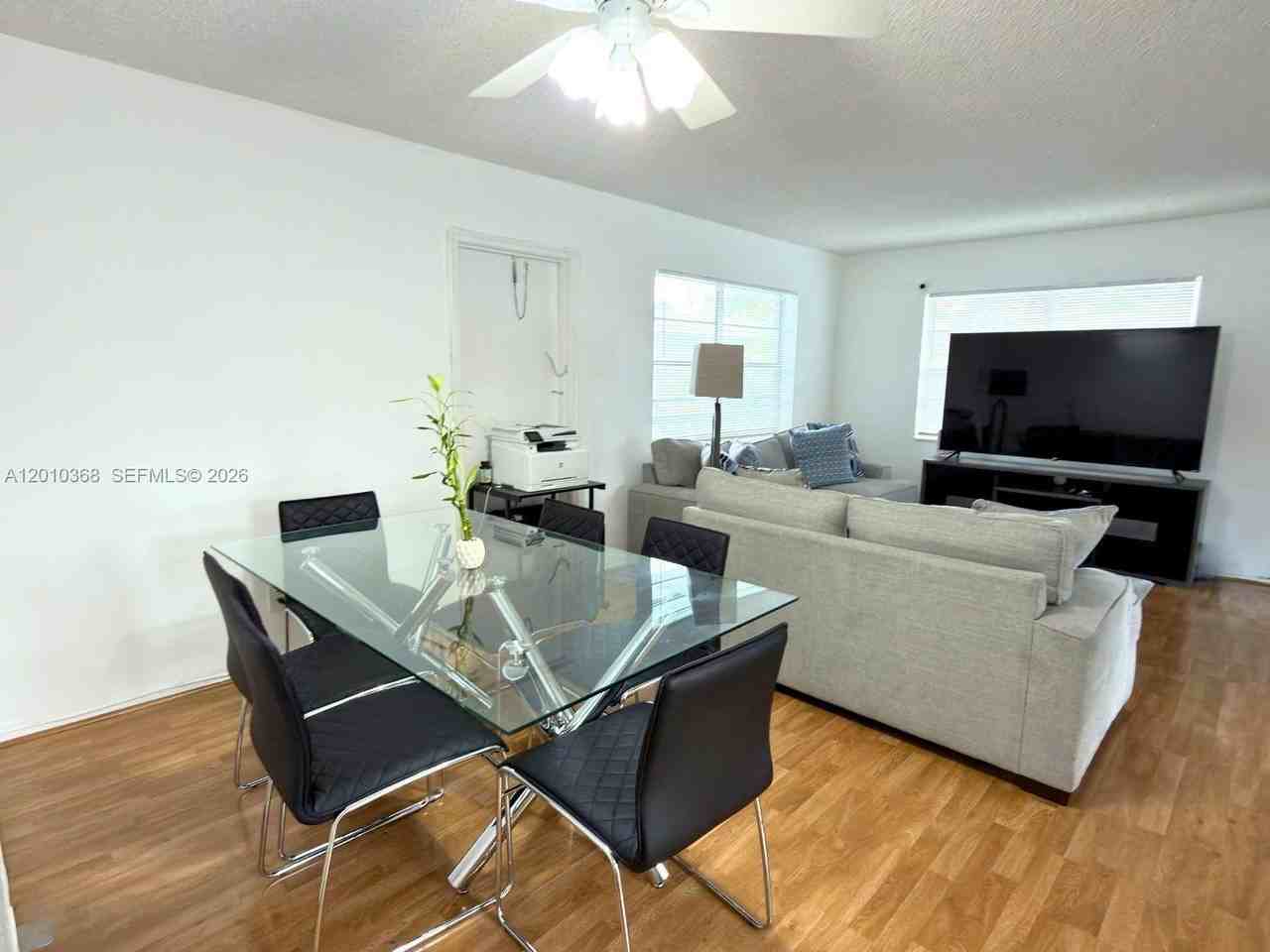 5112 Hollywood Blvd #21 - Photo 6 of 12