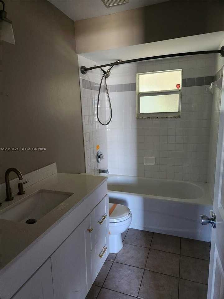 316 Ne 7th St - Photo 6 of 18