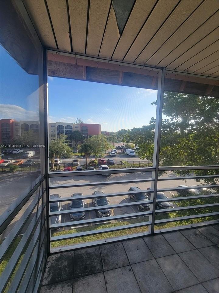 2800 Nw 56th Ave #H403 - Photo 4 of 14