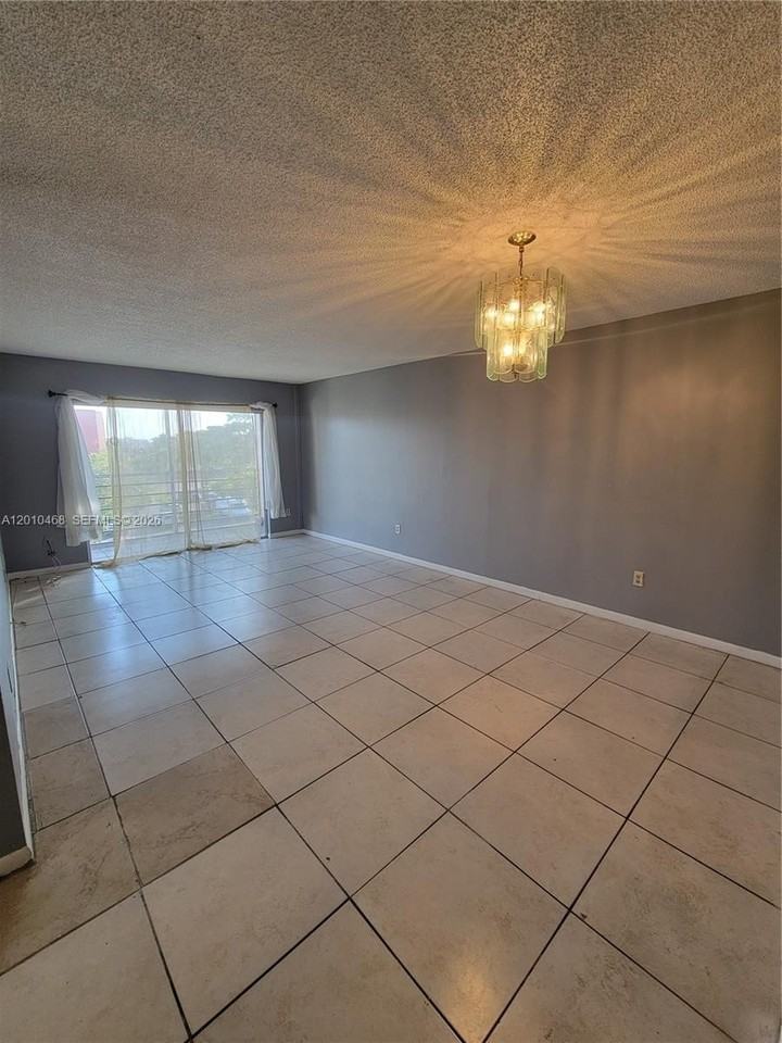 2800 Nw 56th Ave #H403 - Photo 5 of 14