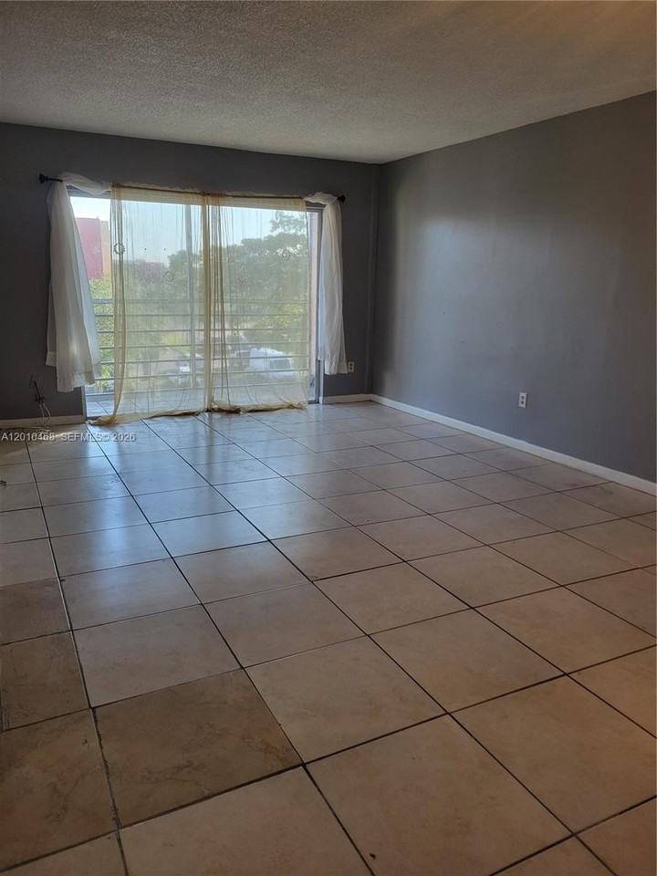 2800 Nw 56th Ave #H403 - Photo 6 of 14