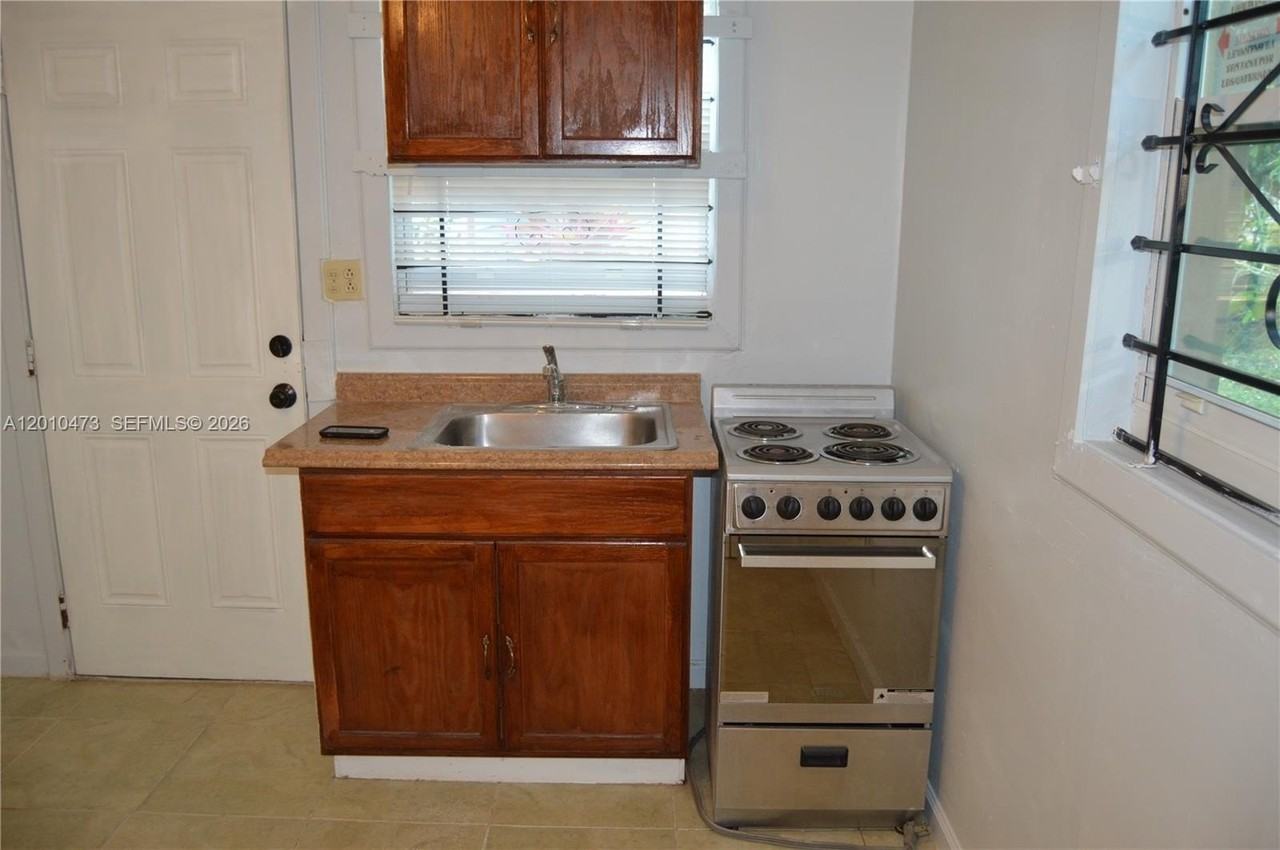 931 Nw 179th Ter #0 - Photo 2 of 5