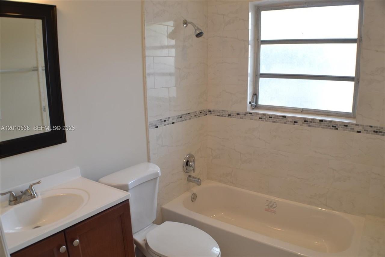 1028 Ne 16th Ter #2 - Photo 7 of 8
