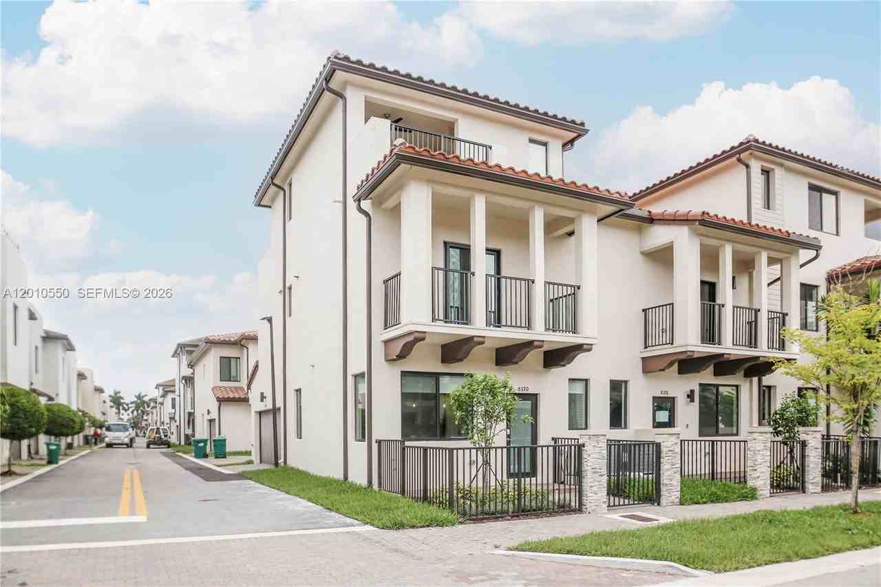 8370 Nw 49th St #8370 - Photo 3 of 50