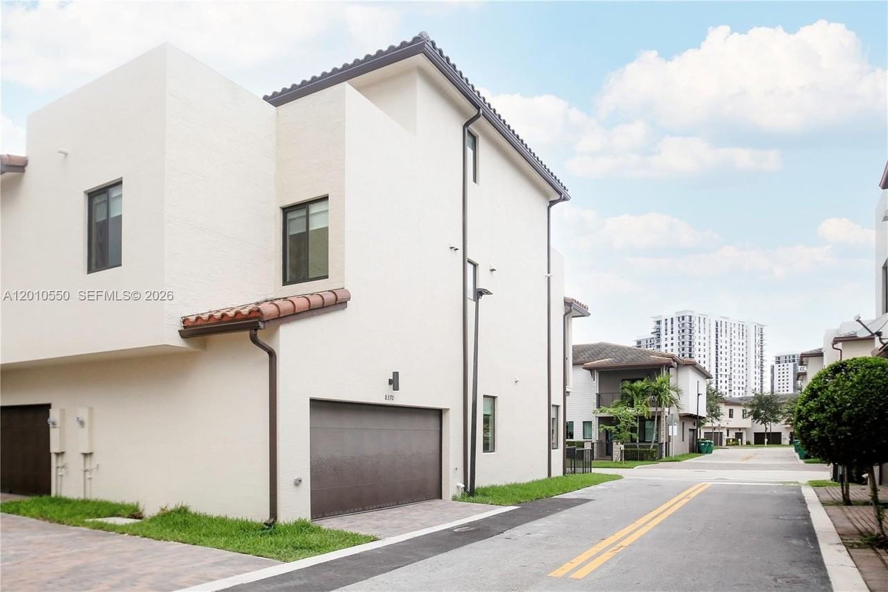 8370 Nw 49th St #8370 - Photo 4 of 50