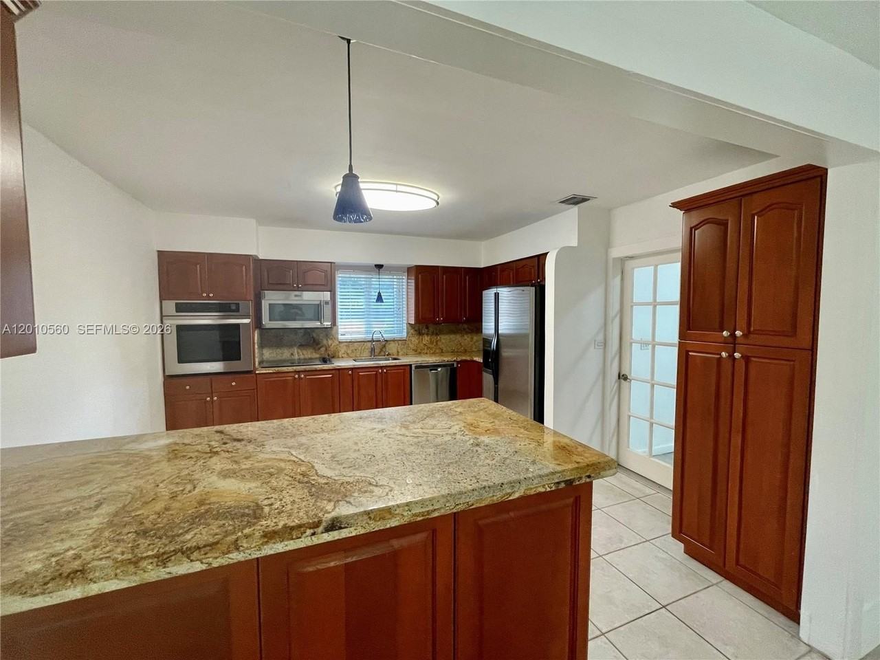 1542 Siena Ave - Photo 5 of 10