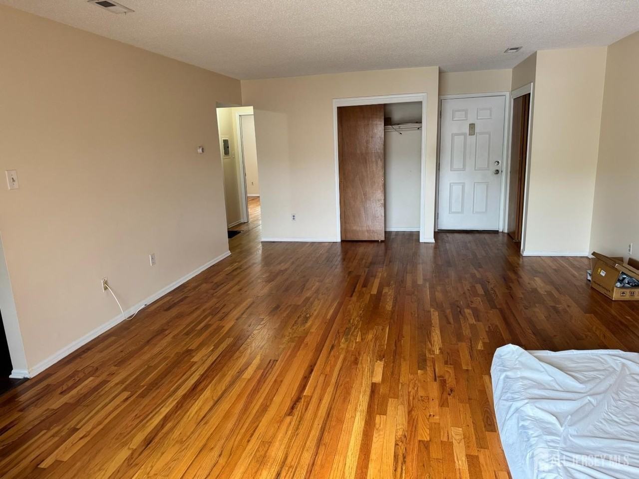 311 Edison Glen Ter - Photo 2 of 6