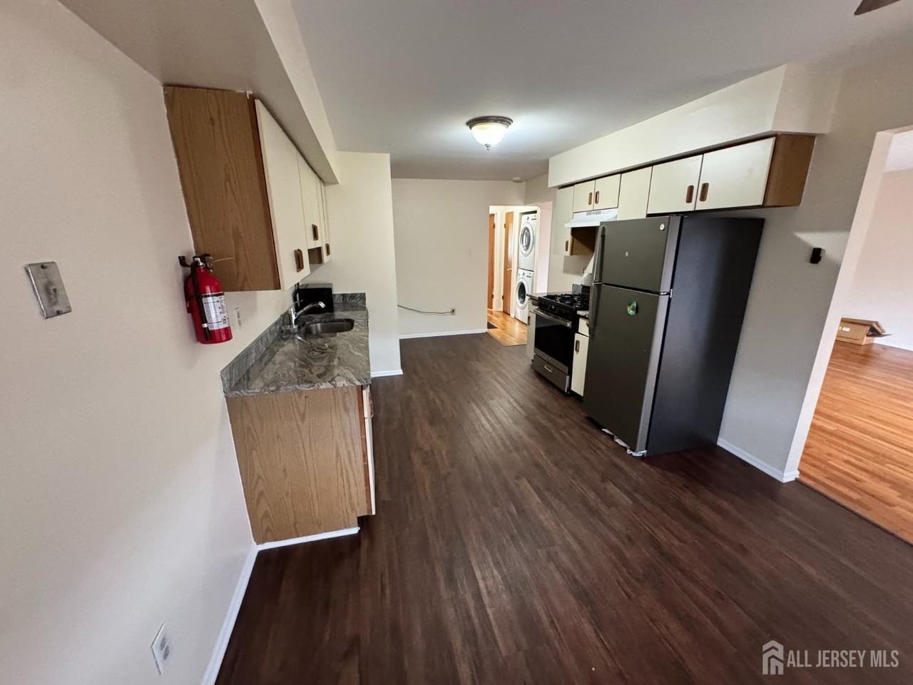311 Edison Glen Ter - Photo 3 of 6