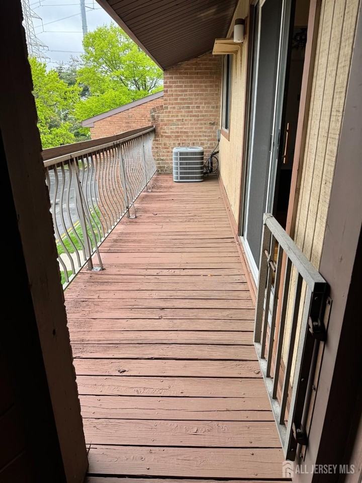 311 Edison Glen Ter - Photo 6 of 6