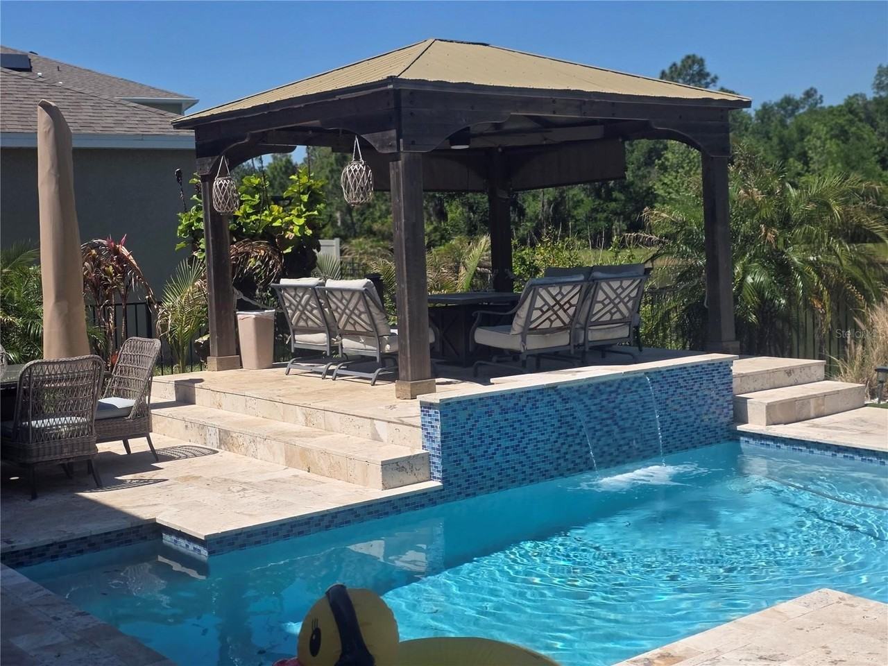 16457 Woodside Gln - Photo 2 of 12
