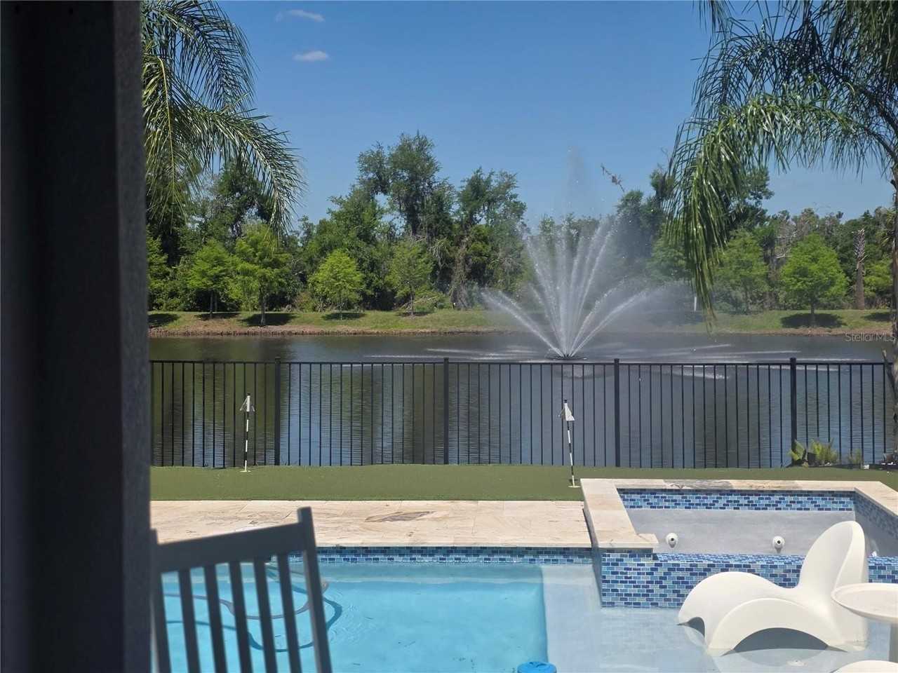 16457 Woodside Gln - Photo 3 of 12