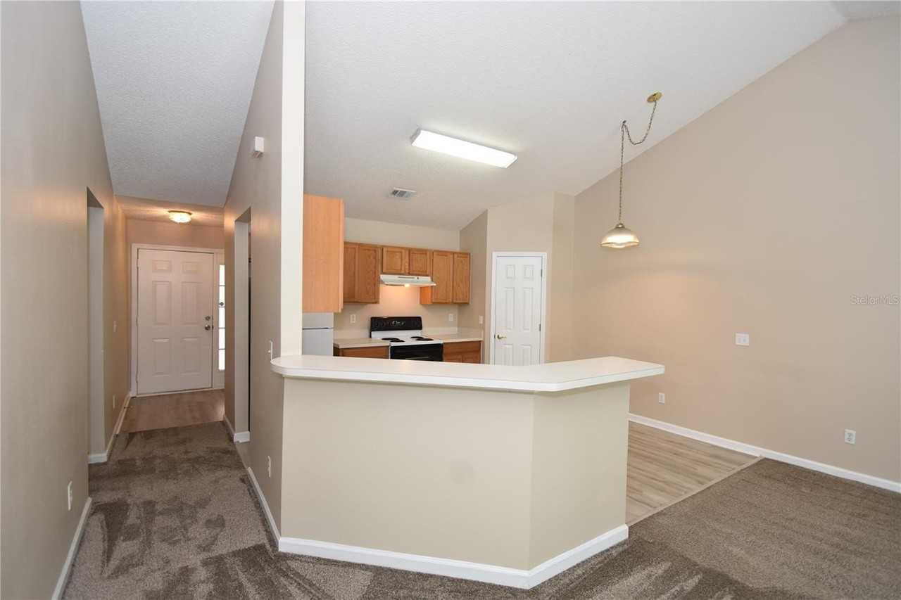 35 Regent Ln #B - Photo 4 of 34