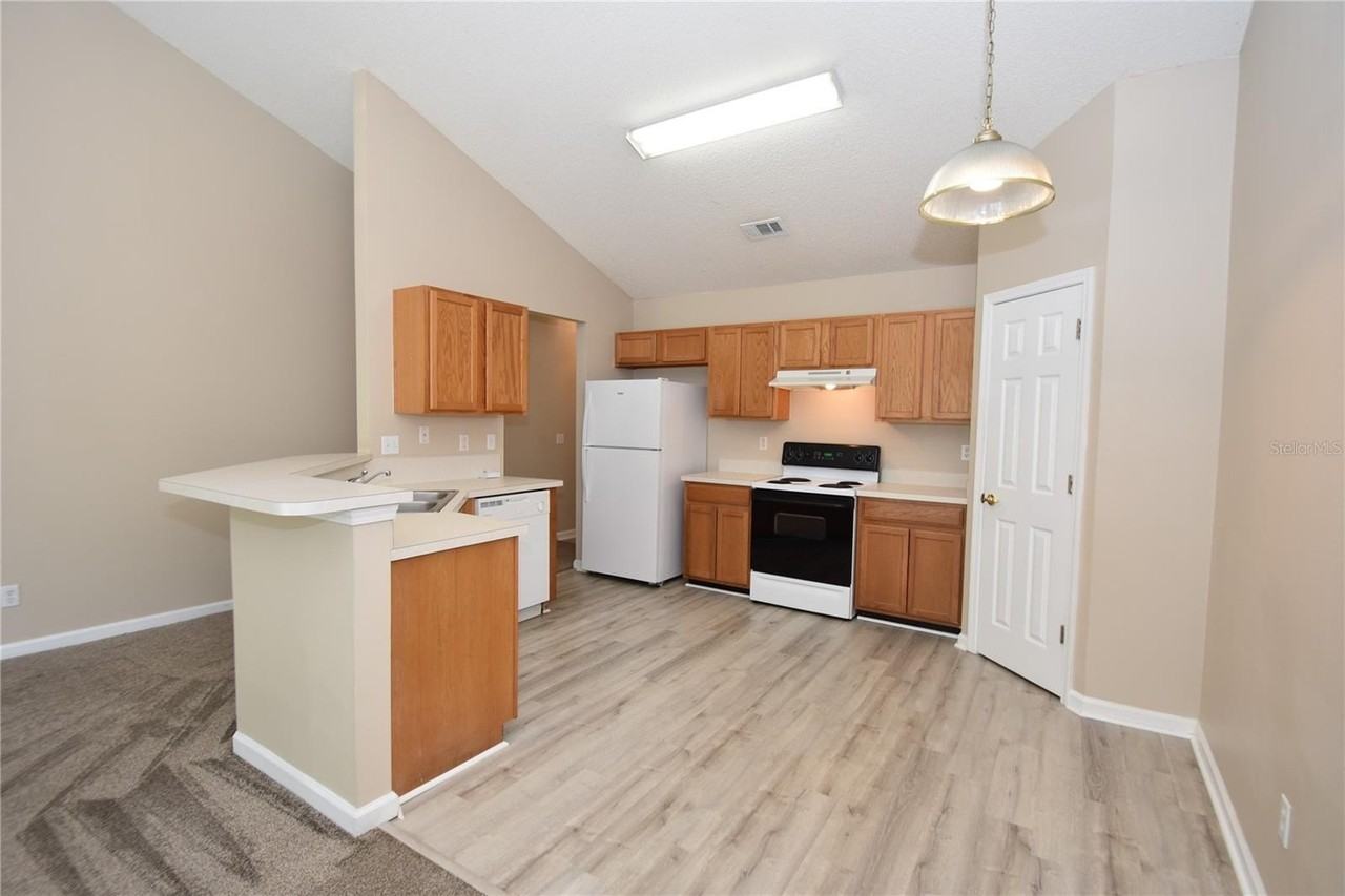 35 Regent Ln #B - Photo 6 of 34