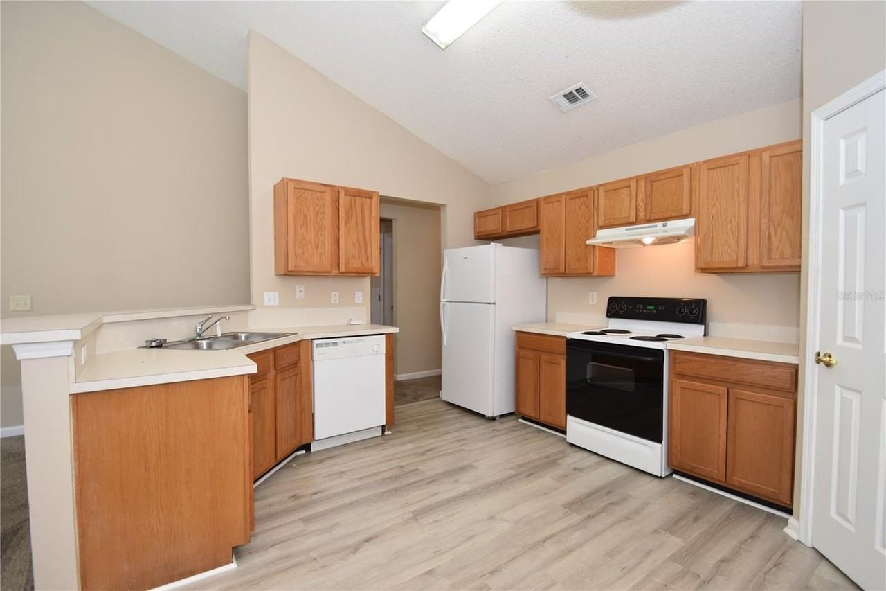 35 Regent Ln #B - Photo 7 of 34