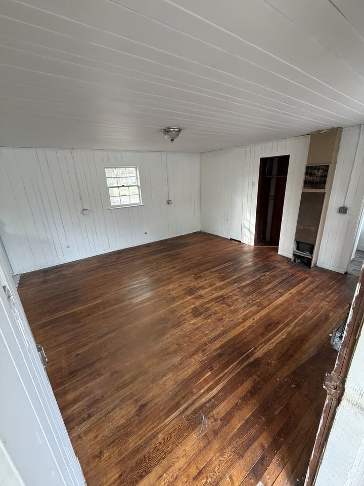1507 Greenville Hwy #1 - Photo 4 of 9