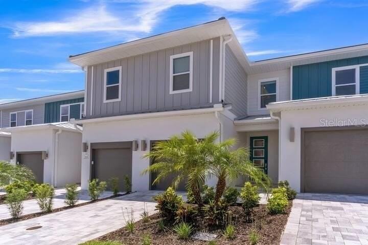 7842 Spectrum Dr - Photo 3 of 31