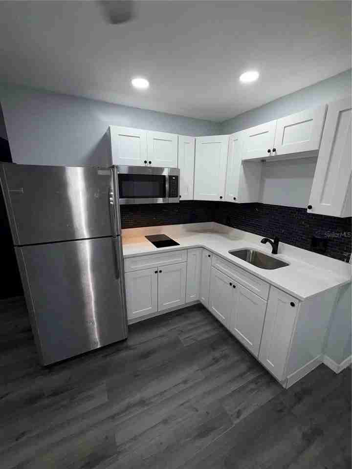 500 Montana Ave - Photo 3 of 19